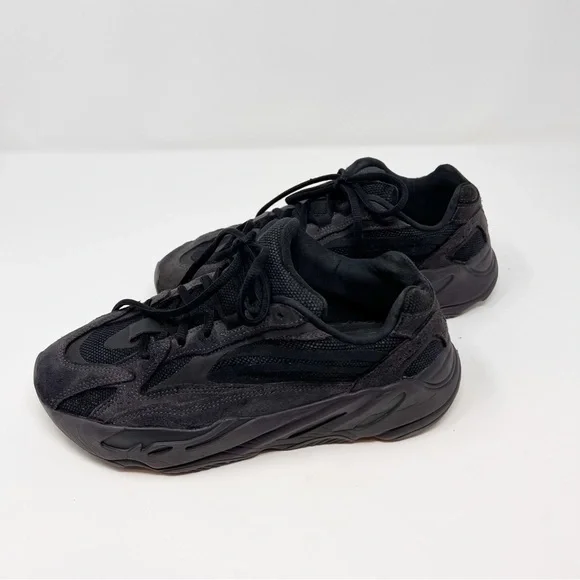 [Yeezy] Boost 700 V2 Vanta Black Athletic Sneakers